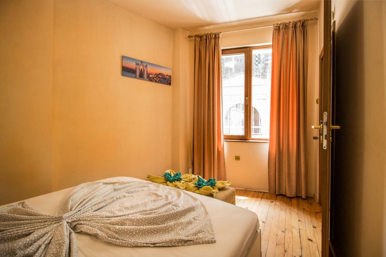 The Rocky House - Central & Private 2Bdr Apartment Plovdiv Bagian luar foto