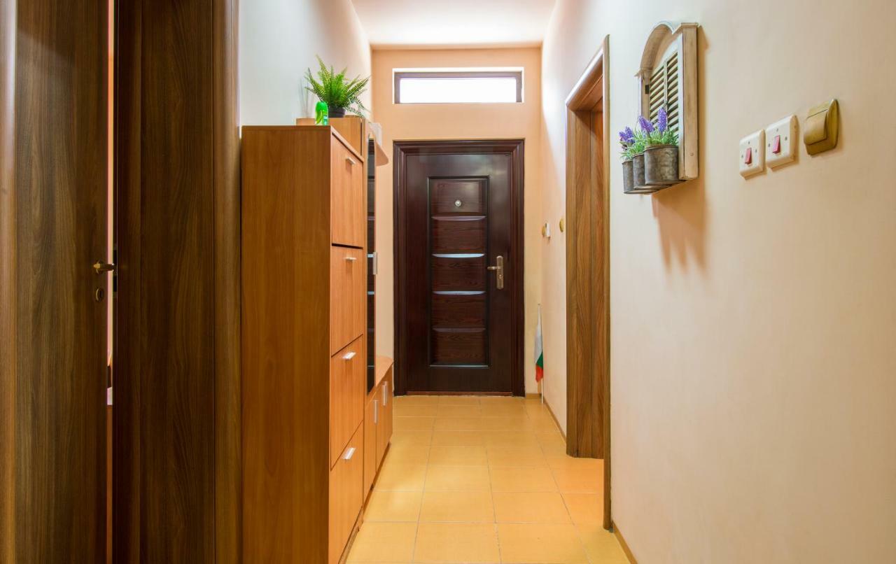 The Rocky House - Central & Private 2Bdr Apartment Plovdiv Bagian luar foto