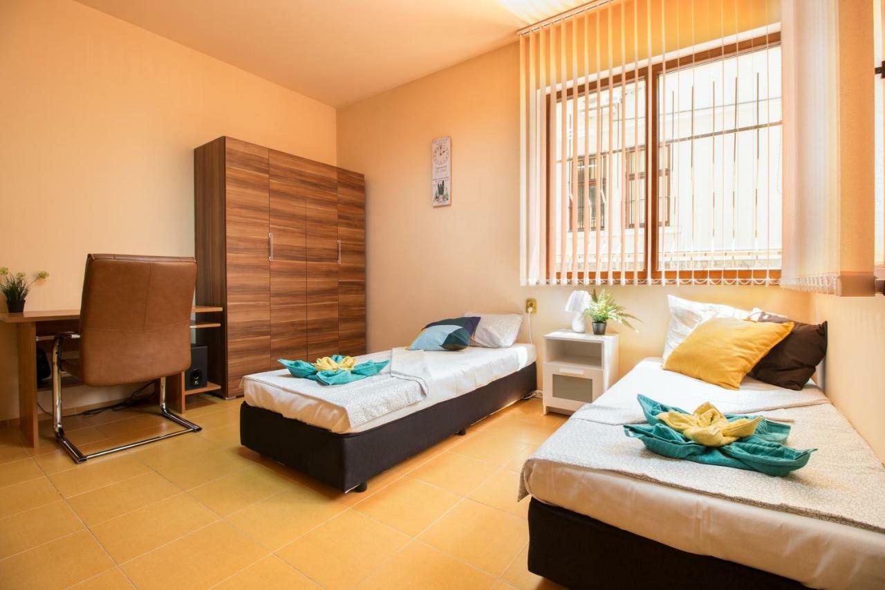 The Rocky House - Central & Private 2Bdr By Flat Mаnager Plovdiv Bagian luar foto