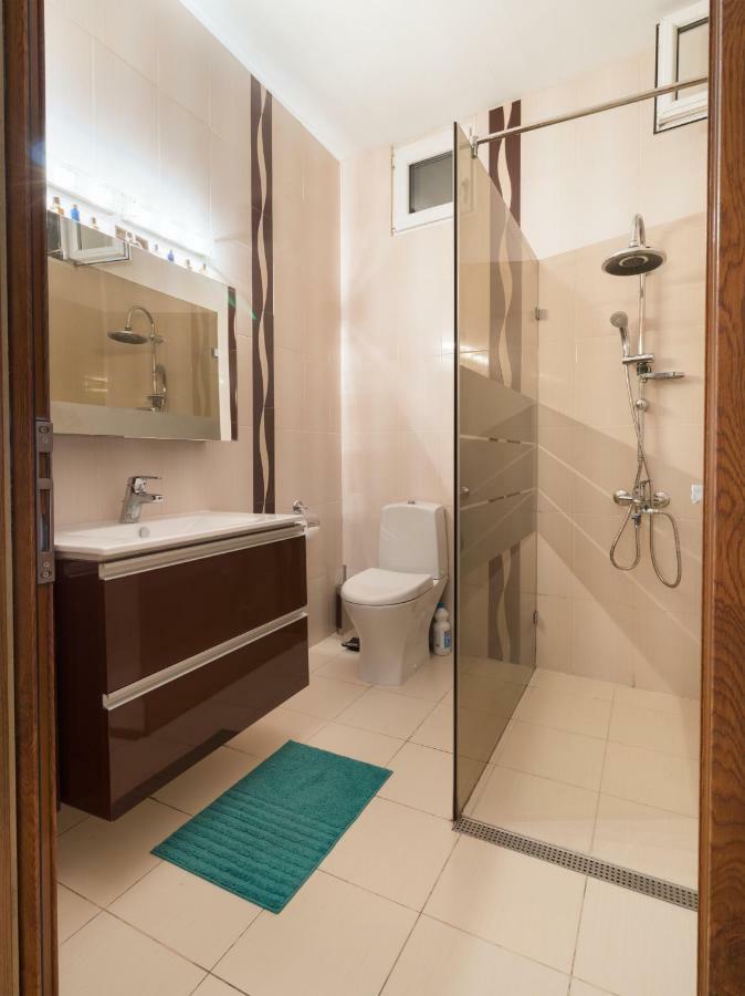 The Rocky House - Central & Private 2Bdr By Flat Mаnager Plovdiv Bagian luar foto